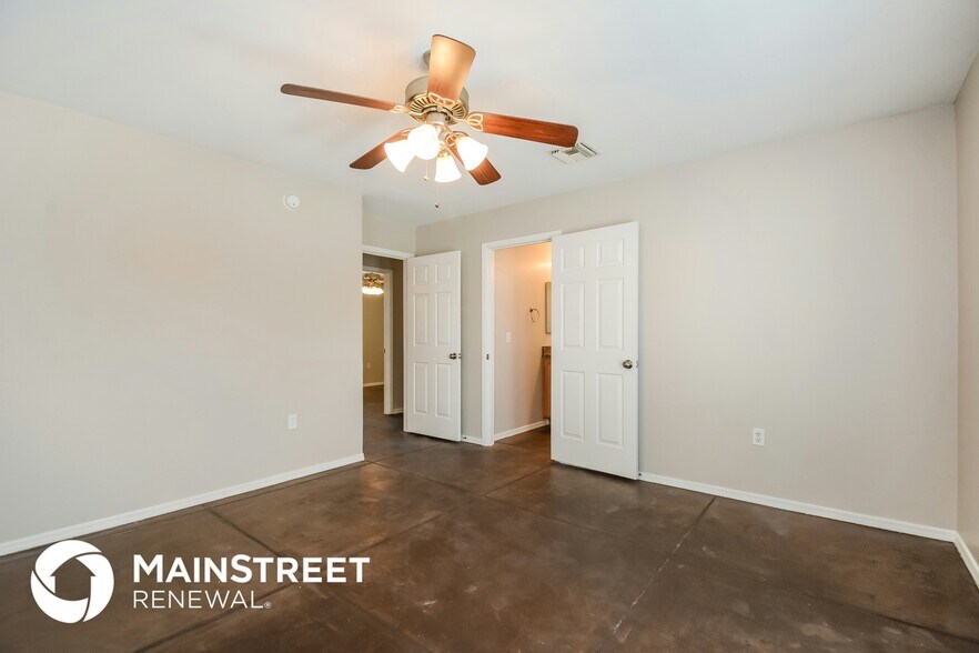 Building Photo - 2675 N Palo Verde Ave