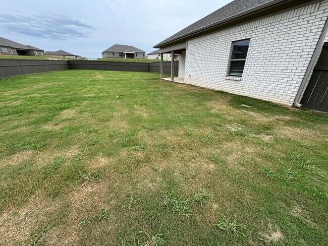 Building Photo - Clift Farm home WITH FENCED YARD