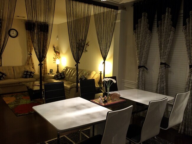 Building Photo - 908 Wendlebury Ct