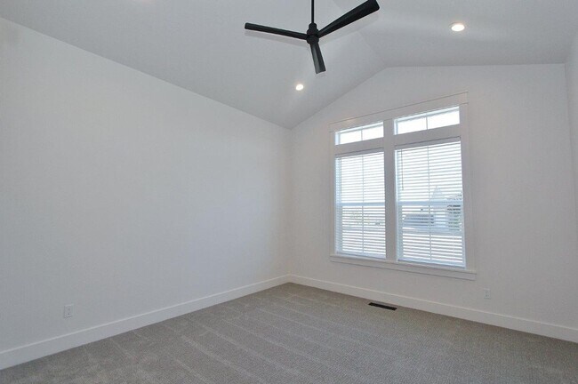 Building Photo - Immaculate Single-Level Patio Home