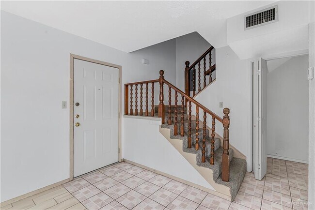 Building Photo - 18 E Samano St