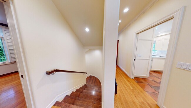 Building Photo - Spacious 4-bedroom 4.5 bath Home in a Gated Complex