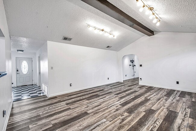 Building Photo - 412 E 89th St
