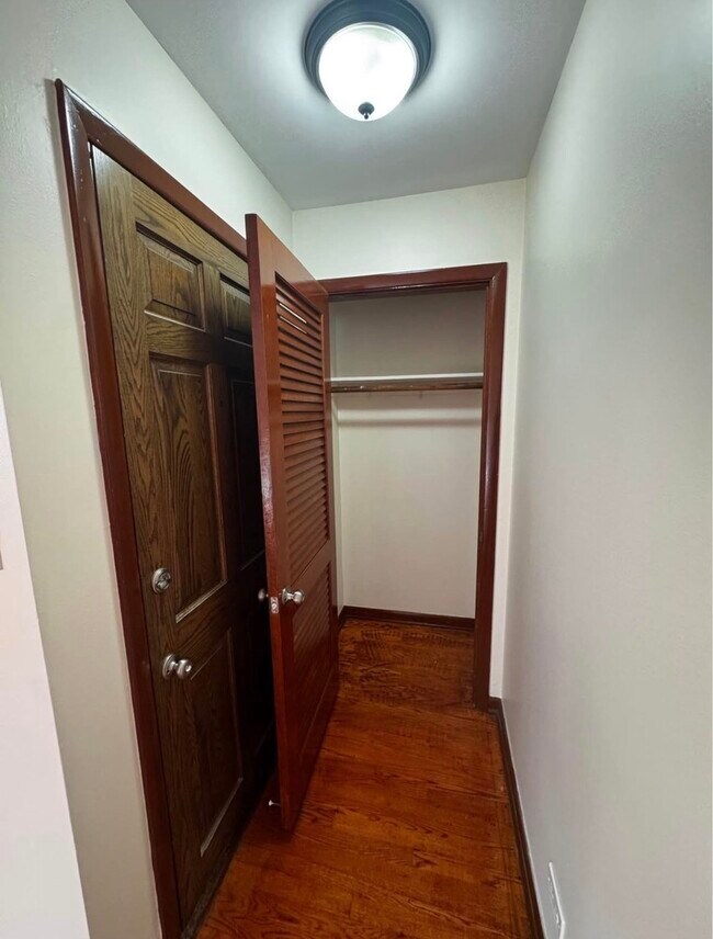 Building Photo - 725 Brummel St