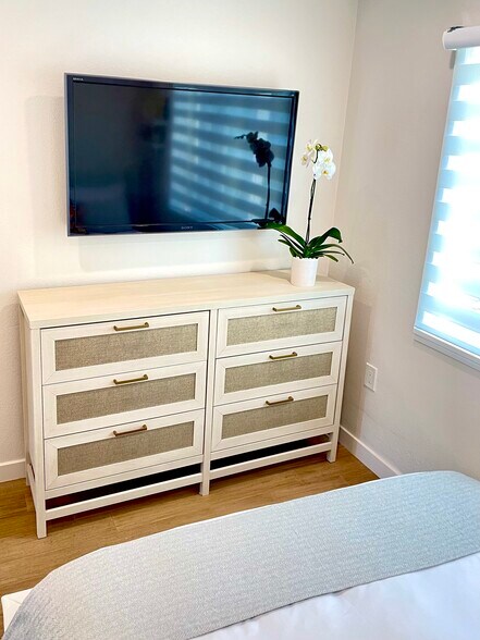 Chest of Drawers w/40" Smart TV - 206 W Maple Ave