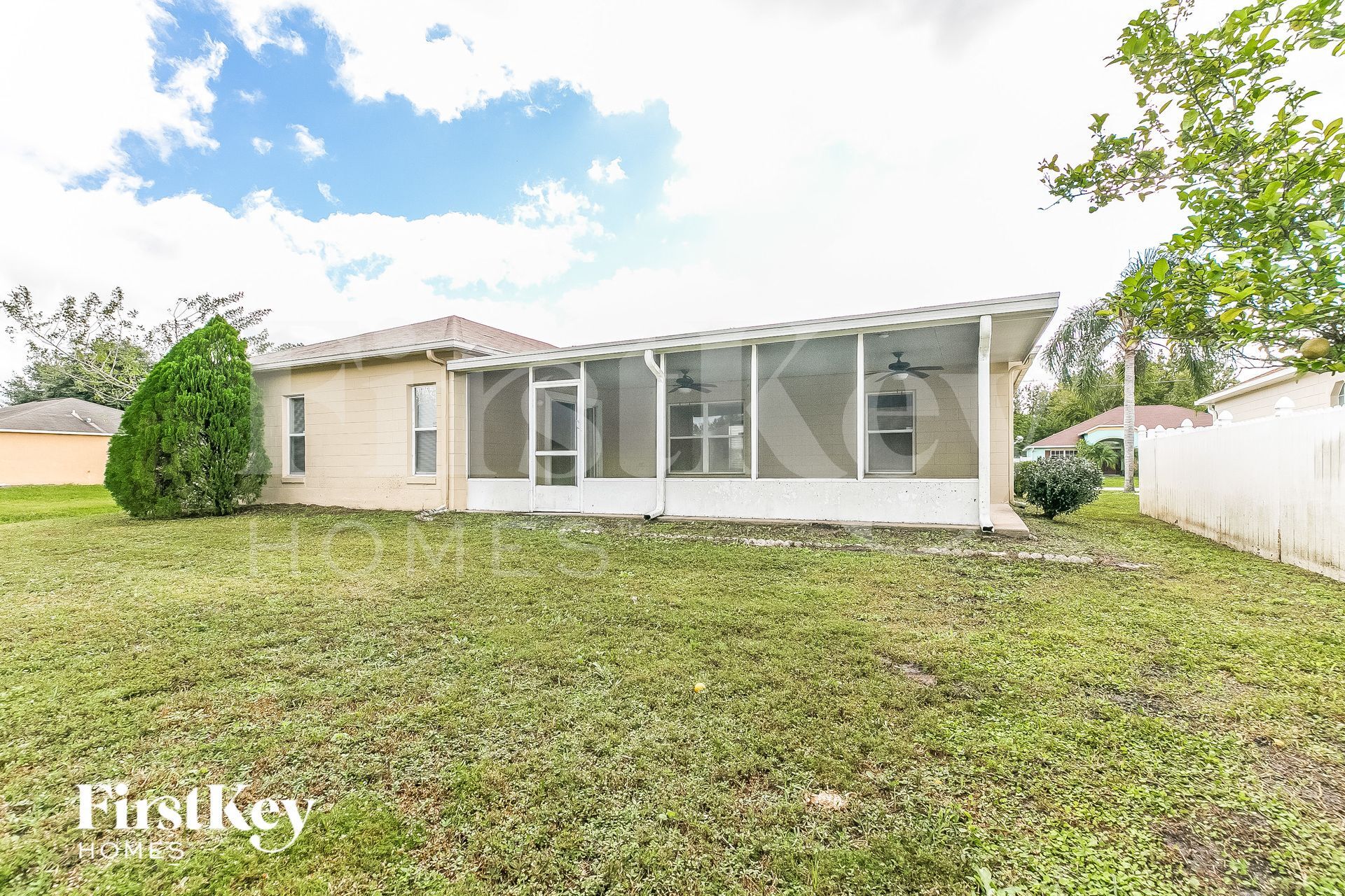 Building Photo - 927 Cannes Dr