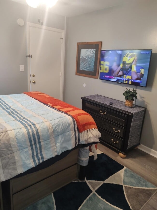 Building Photo - 307 Flagg St