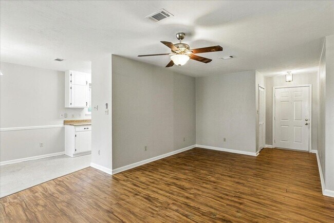 Building Photo - 3232 Riddle Dr