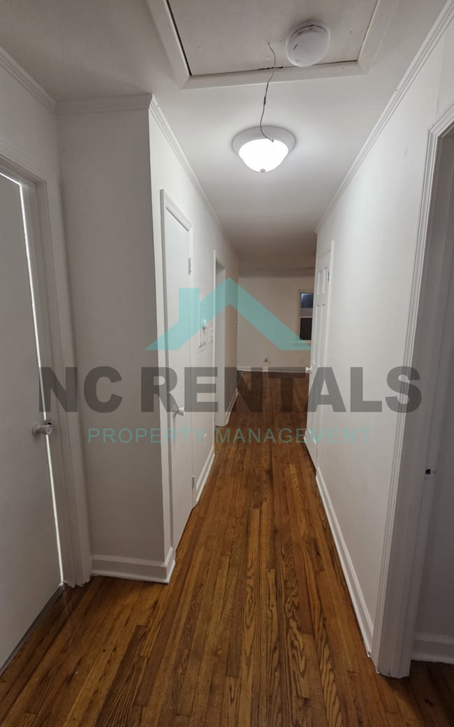 Building Photo - 527 Swain Dr