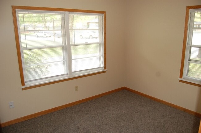 Building Photo - Well Maintained in Arnold Heights!