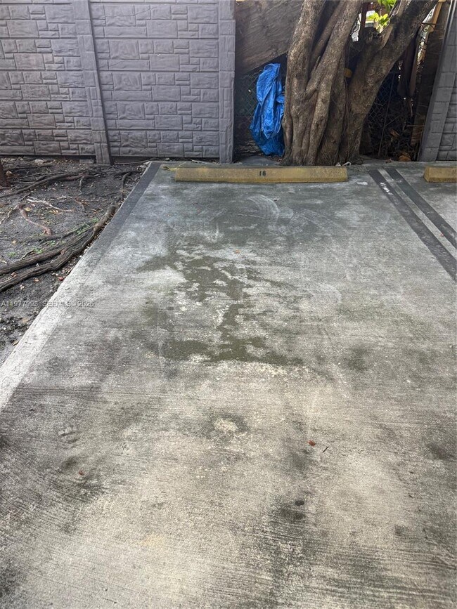 Building Photo - 2536 NW 24th St