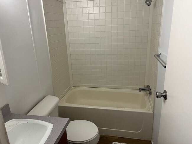 Building Photo - 3BR/2BA Mobile Home with Storage Unit Included - Available Now!