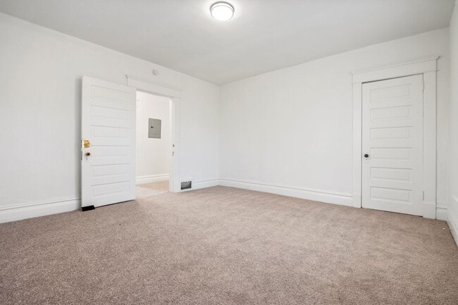 Building Photo - 1113 Camden Ave