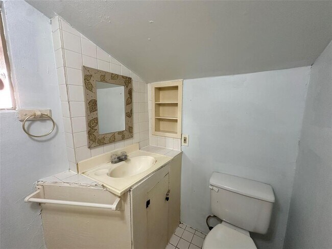 Building Photo - 4430-4432 Bell St