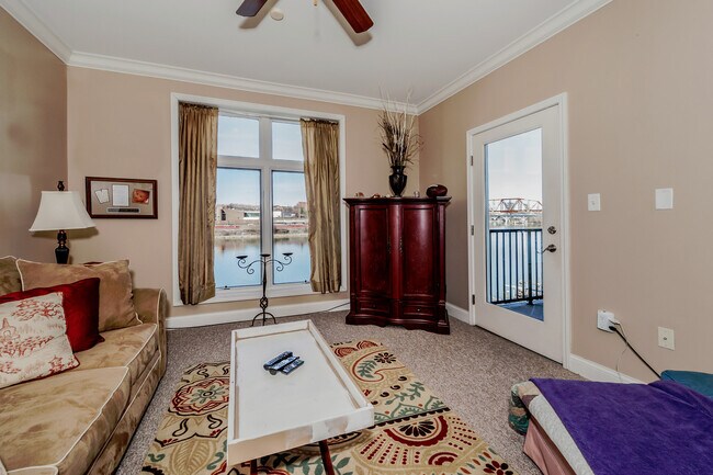 Building Photo - Luxury 3BR/2BA River Towne Condo - Available for FALL 2026 Only $2400/month!