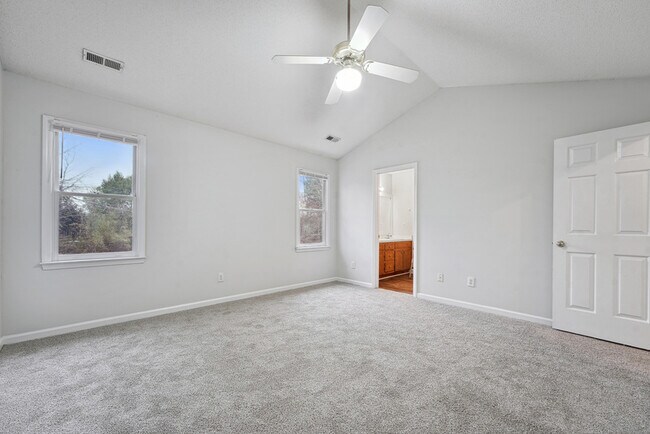 Building Photo - 131 Autumn Ridge Dr