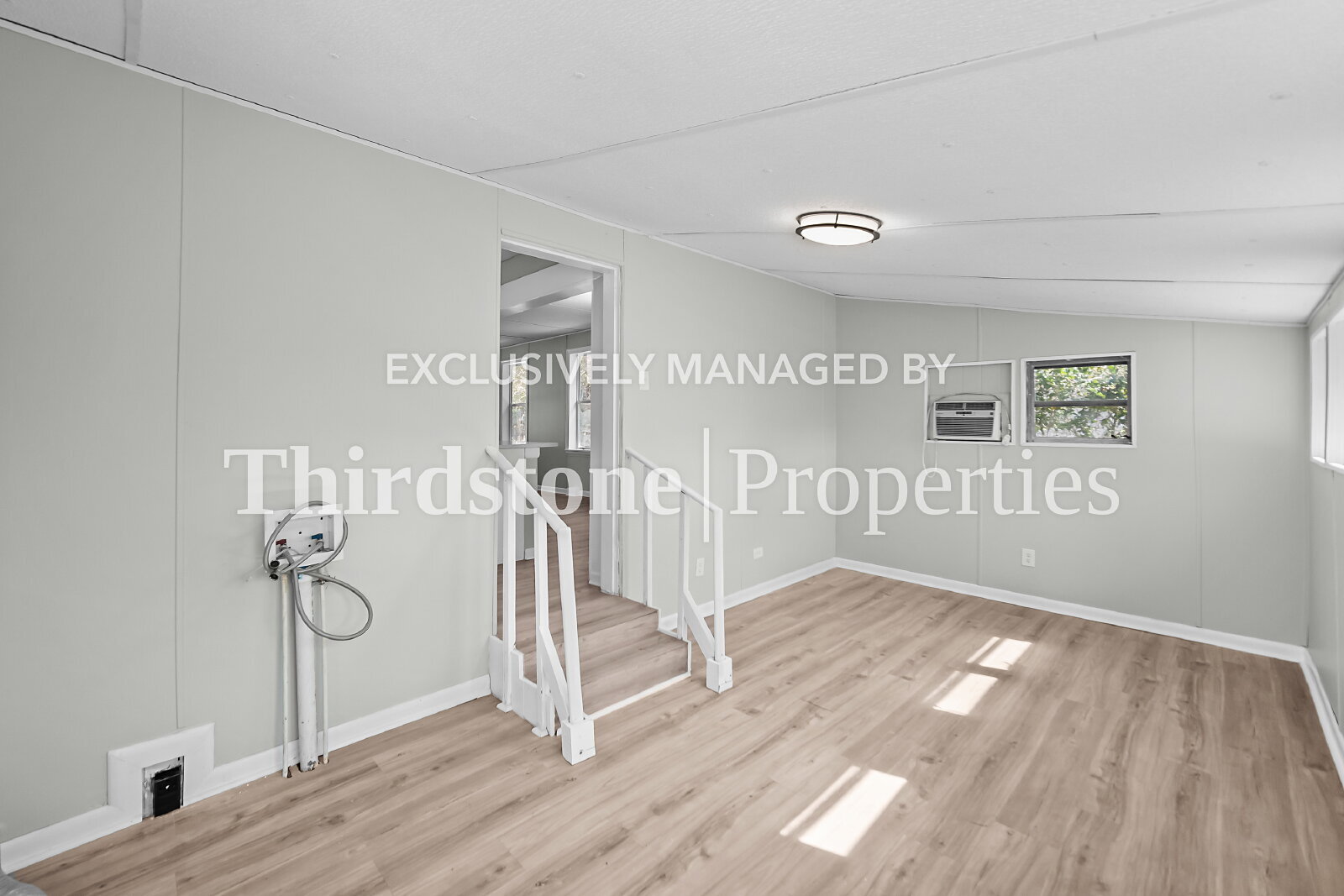 Building Photo - 4554 Crescent St