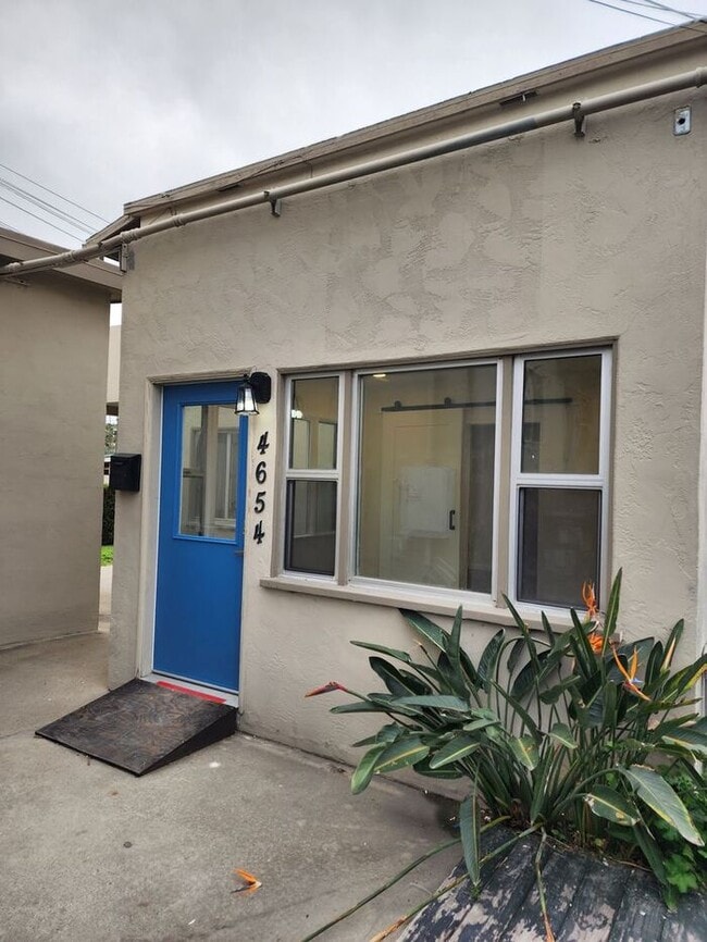 Primary Photo - La Mesa Village Jr. One Bedroom-NICE SPACE $1000 HOLIDAY SPECIAL!