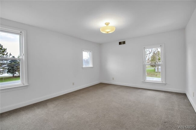 Building Photo - 5849 Broadway St