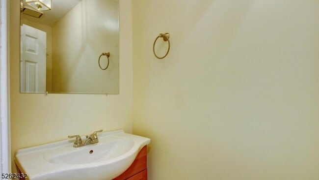 Building Photo - 70 Bayberry Dr