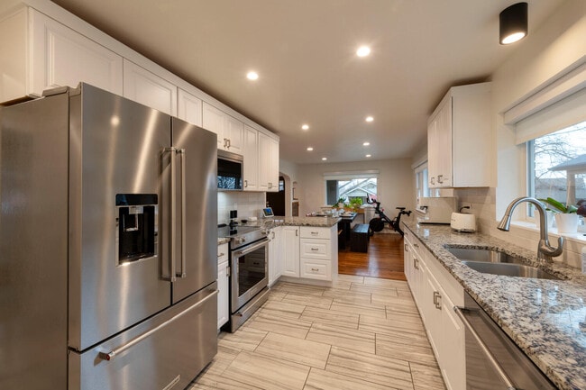 Building Photo - 1139 E Sherman Ave