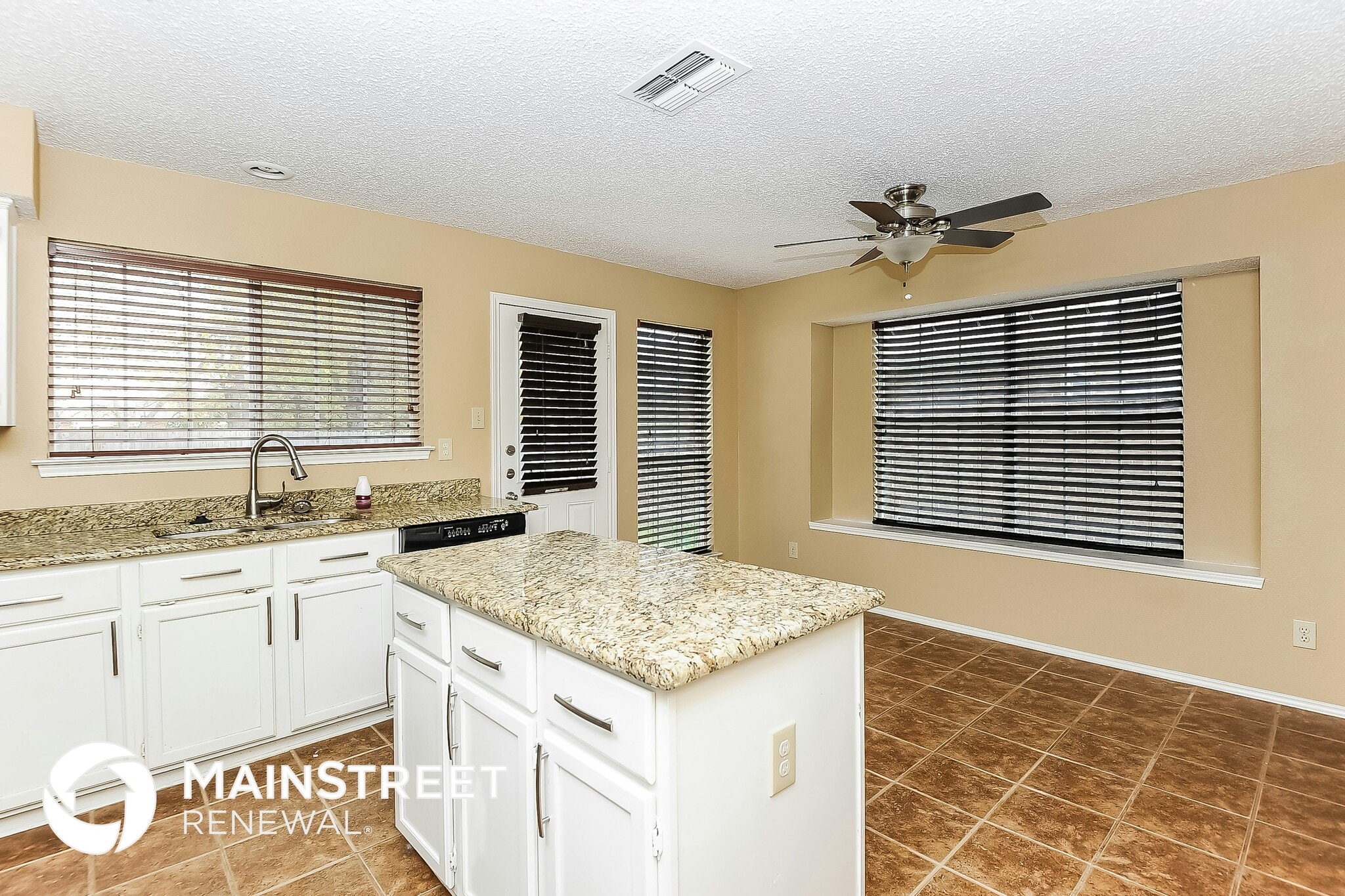 Building Photo - 2411 Bennington Dr