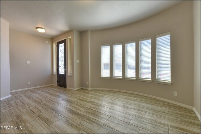 Building Photo - 221 Jennice Cir