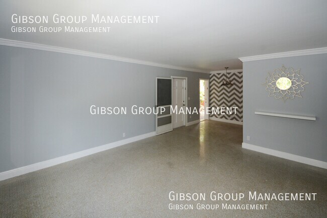 Building Photo - 806 NE 16th St