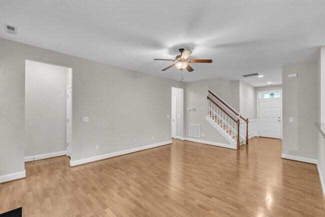 Building Photo - 3 Bedroom Home in Austin Creek! 2 Car Gara...