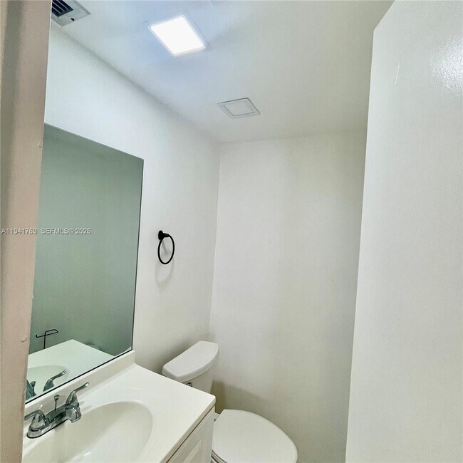 Building Photo - 17620 Atlantic Blvd