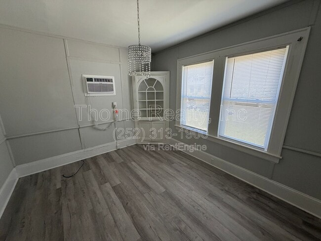 Building Photo - 821 Marigold St