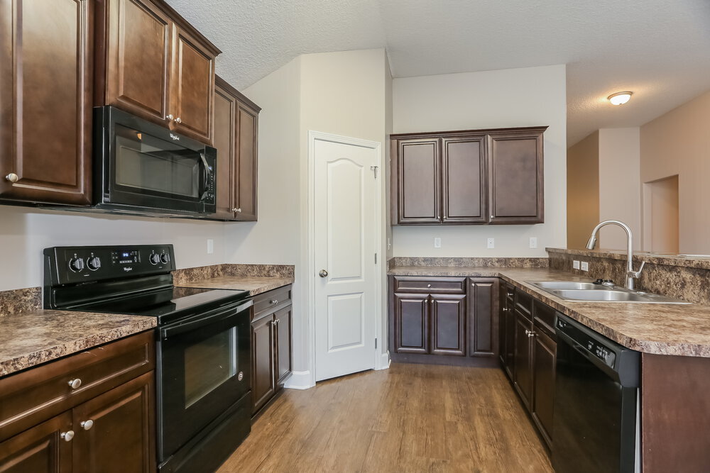 Building Photo - 45089 Weaver Cir