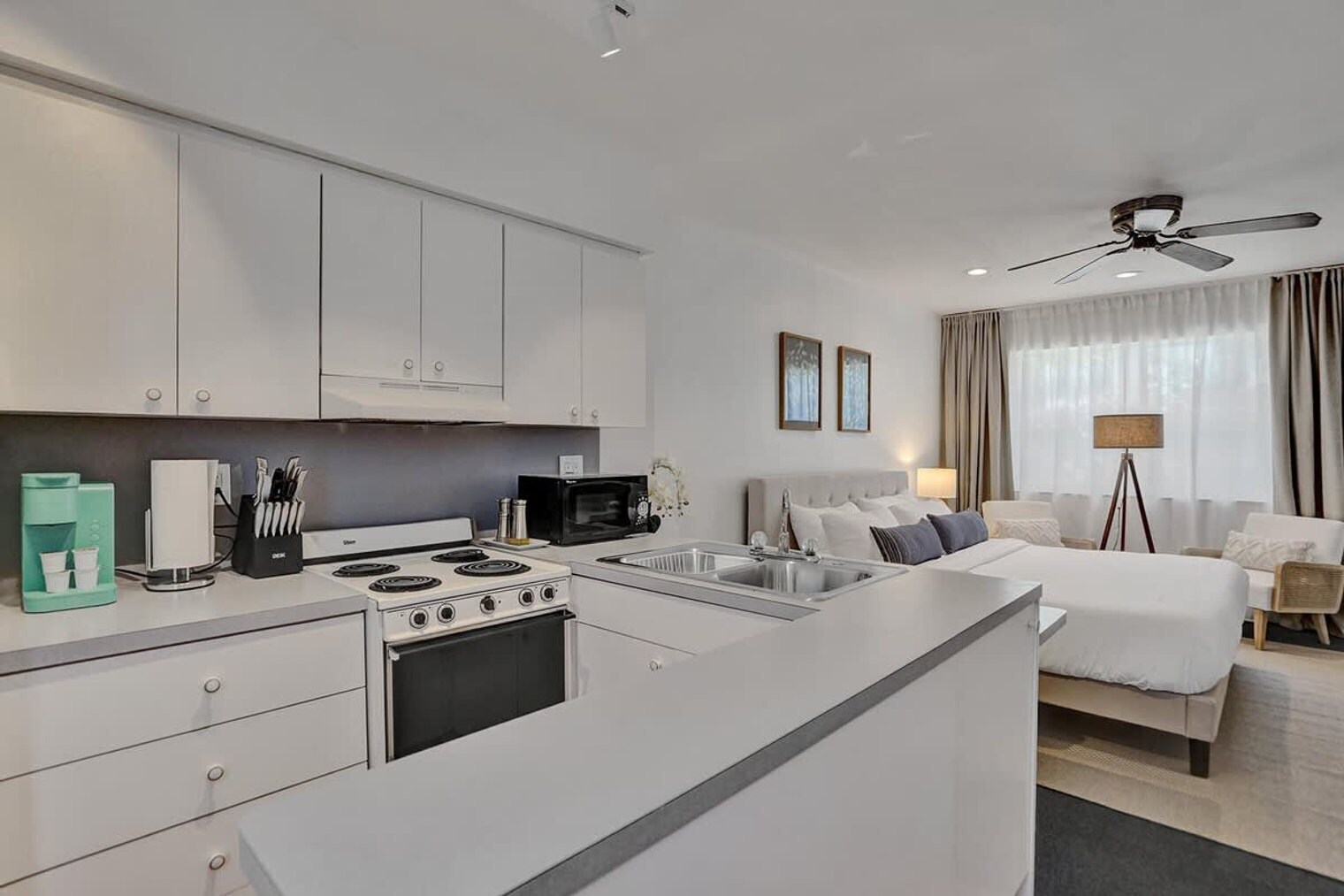 Building Photo - 851 N Surf Rd