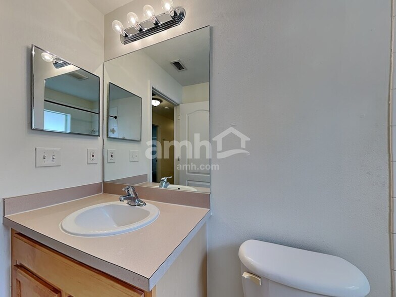 Building Photo - 10126 41st Ct E