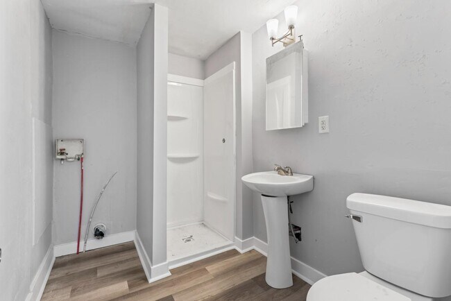 Building Photo - 111 S Vine St