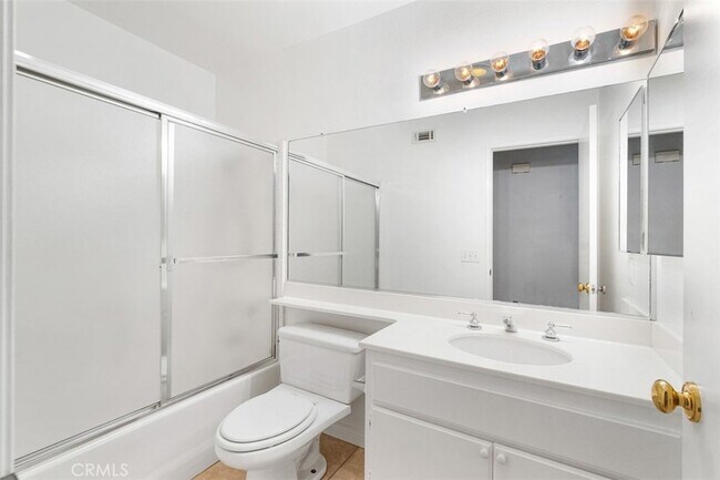 Building Photo - 28243 Valombrosa Dr