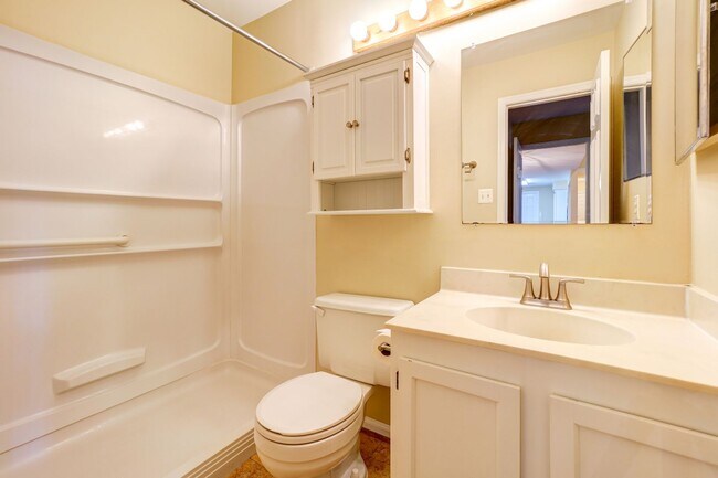 Building Photo - Beautiful 2-Bedroom 2-Bathroom Condo with Loft In The Heart of Germantown