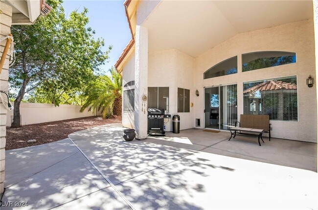 Building Photo - 1400 Castle Crest Dr