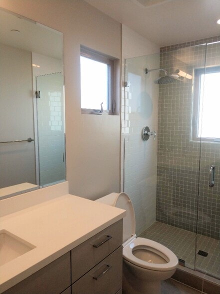 Building Photo - 3030 Jarvis St