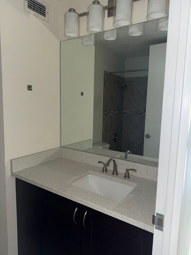 Building Photo - 2728 N Hampden Ct