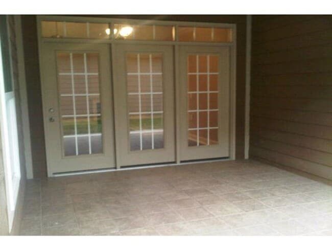 Building Photo - 3/2 with Garage in Great Neighborhood, $23...