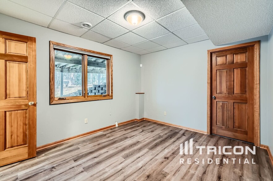 Building Photo - 5585 Rosewood Ln