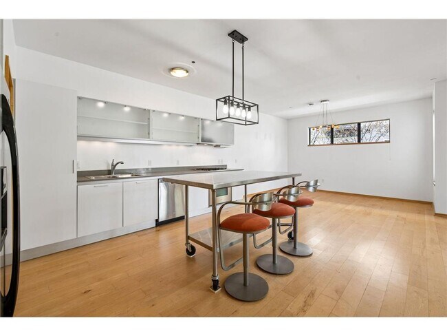 Building Photo - 2818 Aldrich Ave S