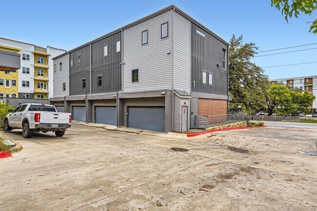Building Photo - 5924 S Congress Ave