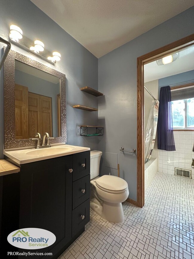 Building Photo - 3 Bedroom Home in Crystal