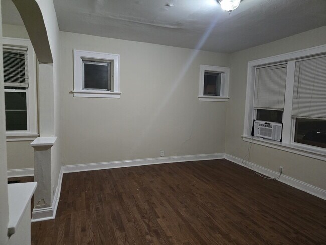 Building Photo - 7707 Vermont Ave