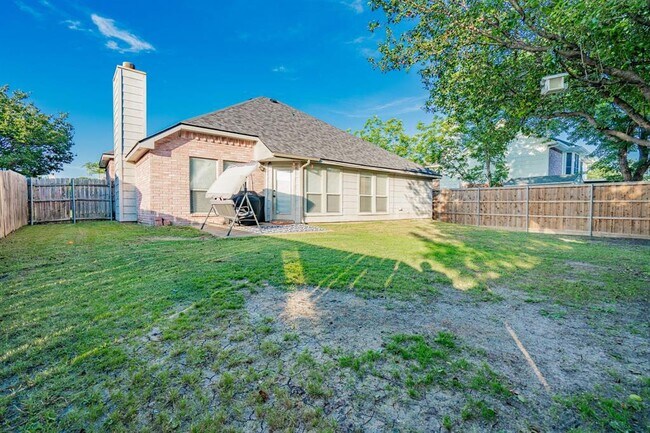 Building Photo - 305 Westwood Dr