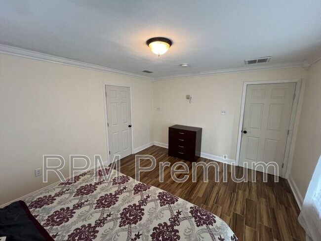 Building Photo - 1944 W Marsden Pl