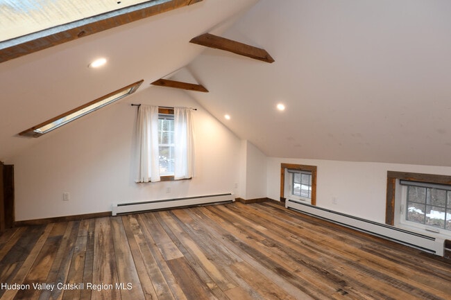 Building Photo - 683 Woodland Valley Rd