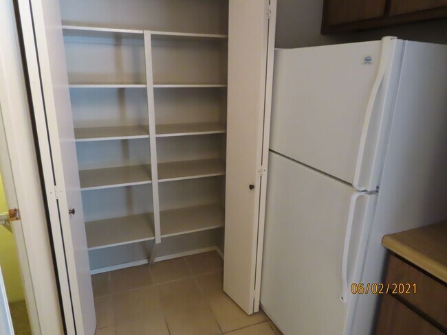 Building Photo - Two Bedroom Townhome in Linda Visa